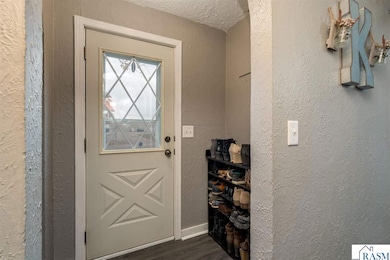 250 S Cordova Ave, Le Center, MN 56057 - photo 2