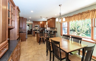 3 Camelot Cir, Dudley, MA 01571 - photo 2