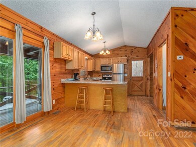 Open kitchen/living room 