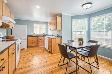 2923 SW Reindeer Ave, Redmond, OR 97756 - photo 6