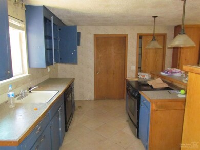 1633 NE Watson Dr, Bend, OR 97701 - photo 4