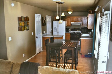 208 N Choctaw Ave, Claremore, OK 74017 - photo 6