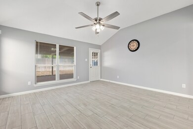 9011 N Jewel Bend Ln, Houston, TX 77075 - photo 5