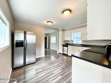 1121 2nd Ave N, Grand Forks, ND 58203 - photo 7