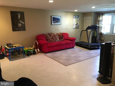 9520 Burning Branch Rd, Burke, VA 22015 - photo 6