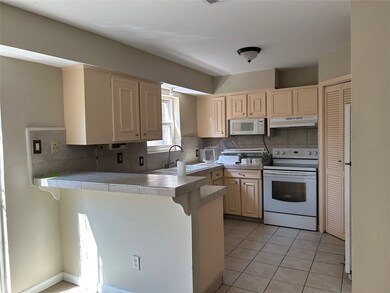 1403 Blalock Rd unit 16, Houston, TX 77055 - photo 7