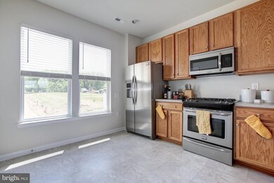 17128 Gibson Mill Rd unit 22, Dumfries, VA 22026 - photo 2