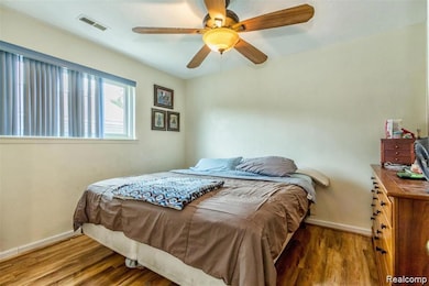 8045 N Silvery Ln, Dearborn Heights, MI 48127 - photo 7