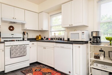 1807 Victor Ave Lansing MI-16