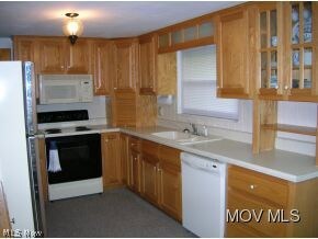 282 N Meadowlark Dr, Williamstown, WV 26187 - photo 5