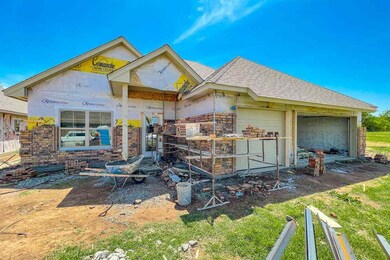 104 NW Elm Ave, Cache, OK 73527 - photo 2