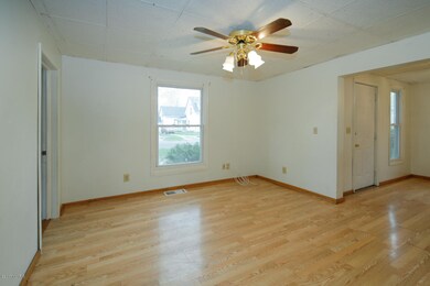 521 Walnut St-104