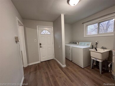 2309 Deerfield Ct, Westland, MI 48186 - photo 2