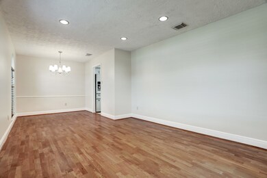 9958 Kirkshire Dr, Houston, TX 77089 - photo 5
