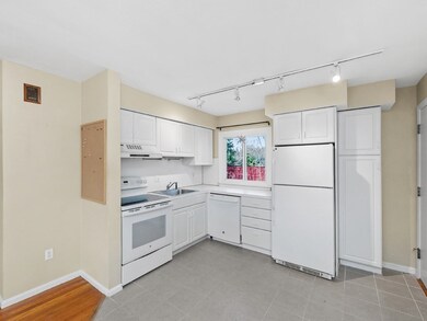 35 Jacqueline Rd unit C, Waltham, MA 02452 - photo 4