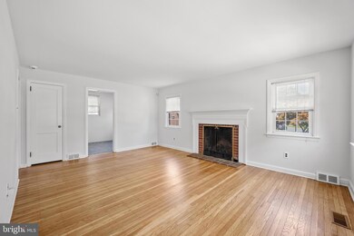 326 Francis Way, Folsom, PA 19033 - photo 3