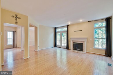 8803 Carpenters Hall Dr, Lorton, VA 22079 - photo 7