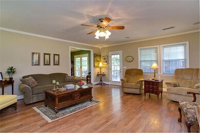 Spacious, yet cozy for a large family, designer colors - Just move in!