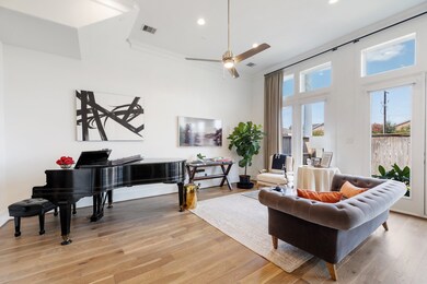 3306 W 12th St, Houston, TX 77008 - photo 7