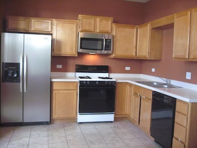 982 Mesa Dr, Lake In the Hills, IL 60156 - photo 3