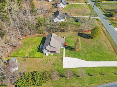 2228 Foxfire Ln, Burlington, NC 27217 - photo 4