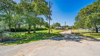 1005 Meadow Oaks St, Azle, TX 76020 - photo 6