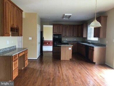 3867 Strattonburn Ct, White Plains, MD 20695 - photo 7