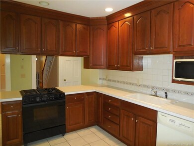 70 Thorpe St unit 72, Fairfield, CT 06824 - photo 3