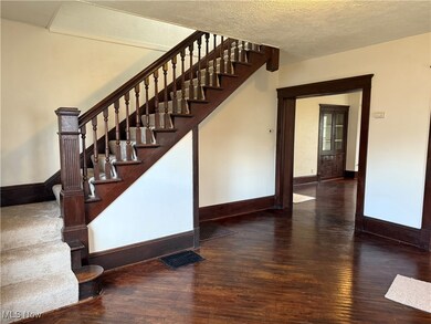 214 W 7th St, Uhrichsville, OH 44683 - photo 4