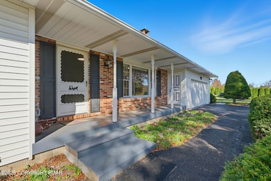 219 W Scott Ct, Brodheadsville, PA 18322 - photo 4