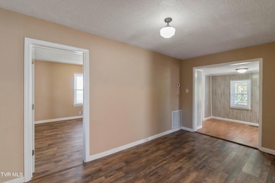 312 N Highland Ave, Greeneville, TN 37745 - photo 4