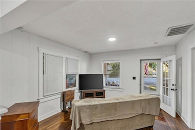 572 S Crescent Ave, Independence, MO 64053 - photo 3