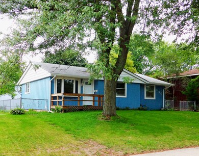 140 Toro Cir, Carpentersville, IL 60110 - photo 2