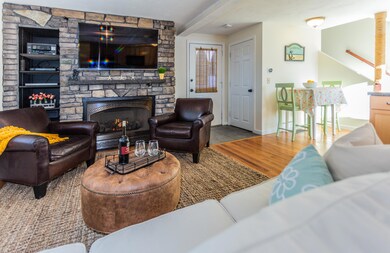 LivingRoom_KitchenTable