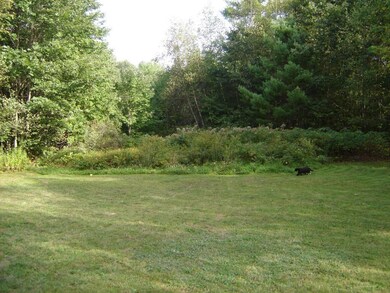 NICE PRIVATE YARD. PLEASANT RIVER...