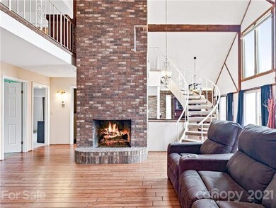 224 W Wynnbrook Dr, Hendersonville, NC 28792 - photo 6