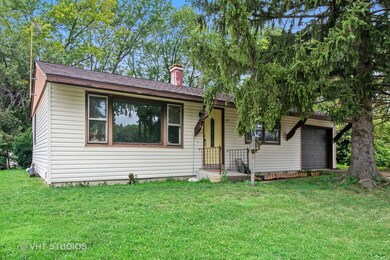 82 Alameda Dr, Carpentersville, IL 60110 - photo 2