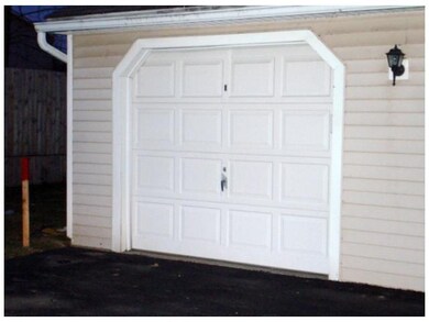Parking Lot/Garage Garage with remote and keyless 