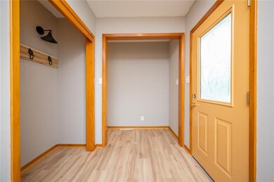 3920 40th St, Des Moines, IA 50310 - photo 2