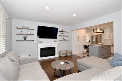 469 N Myrtle Ave, Elmhurst, IL 60126 - photo 7