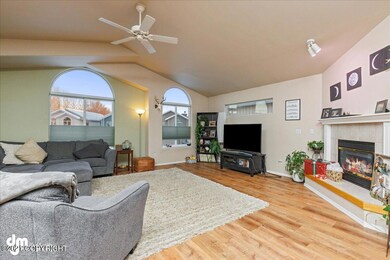 04-Living Room 20211221-DW-4076