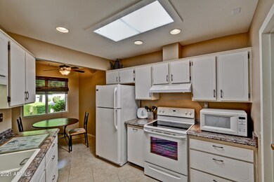 14033 N Palm Ridge Dr W, Sun City, AZ 85351 - photo 4