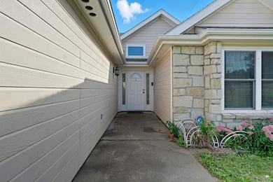 1129 W 20th Cir, Junction City, KS 66441 - photo 2