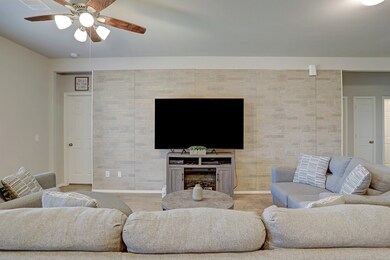 628 E Fairway Lake Dr, Alvin, TX 77511 - photo 5