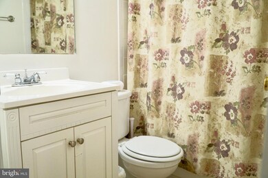 8231 Kings Charter Ln unit K, Springfield, VA 22152 - photo 6