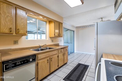 10002 W Caron Dr, Sun City, AZ 85351 - photo 6