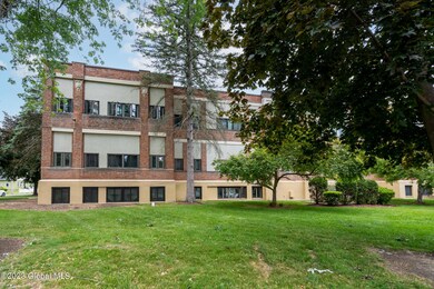 222 S Ten Broeck St-3
