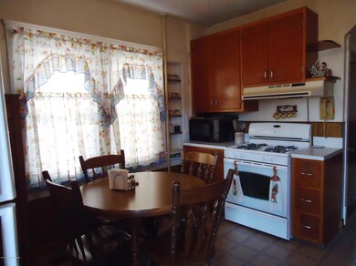 16 Maltby Ave, Kingston, PA 18704 - photo 5