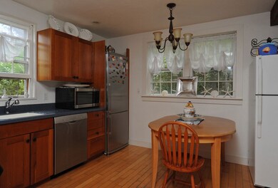 Eat-in Kitchen