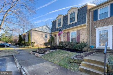 7911 Bethelen Woods Ln, Springfield, VA 22153 - photo 3